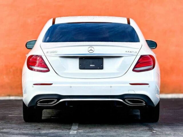 Белый Мерседес Е-Класс, объемом двигателя 2 л и пробегом 45 тыс. км за 7600 $, фото 4 на Automoto.ua