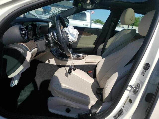 Белый Мерседес Е-Класс, объемом двигателя 2 л и пробегом 18 тыс. км за 9400 $, фото 6 на Automoto.ua