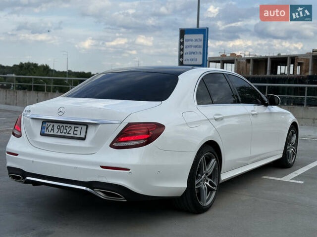 Белый Мерседес Е-Класс, объемом двигателя 1.6 л и пробегом 43 тыс. км за 35900 $, фото 7 на Automoto.ua