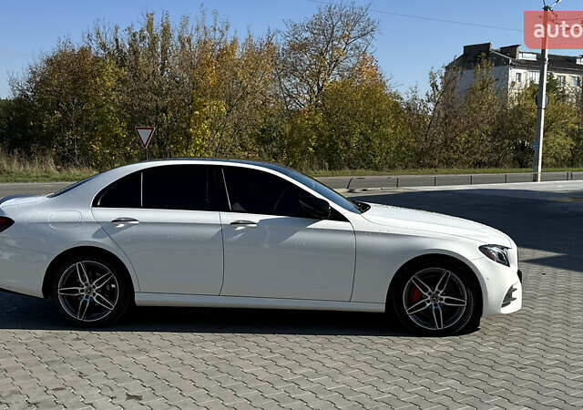 Белый Мерседес Е-Класс, объемом двигателя 2 л и пробегом 32 тыс. км за 36999 $, фото 70 на Automoto.ua