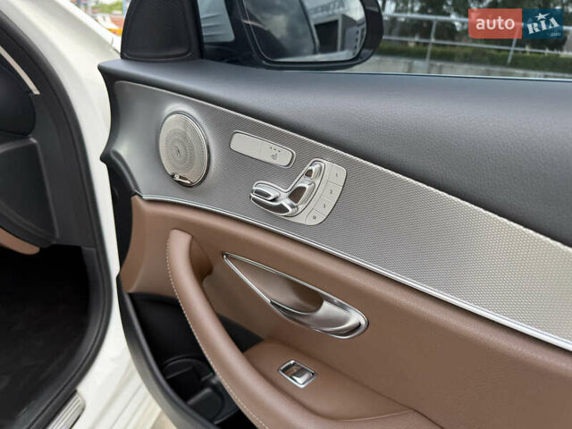 Белый Мерседес Е-Класс, объемом двигателя 1.6 л и пробегом 43 тыс. км за 35900 $, фото 18 на Automoto.ua