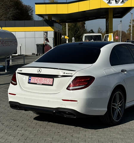 Белый Мерседес Е-Класс, объемом двигателя 2 л и пробегом 32 тыс. км за 36999 $, фото 85 на Automoto.ua