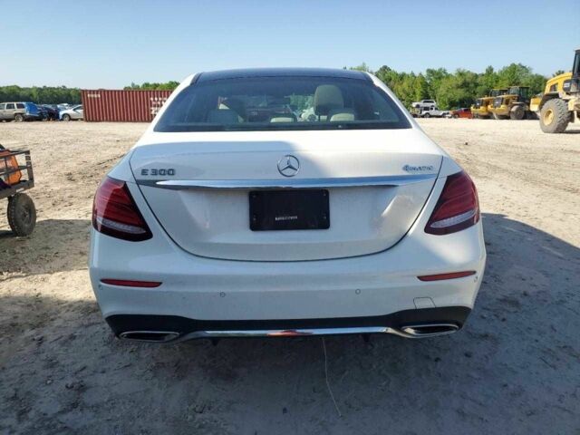 Белый Мерседес Е-Класс, объемом двигателя 2 л и пробегом 18 тыс. км за 9400 $, фото 5 на Automoto.ua