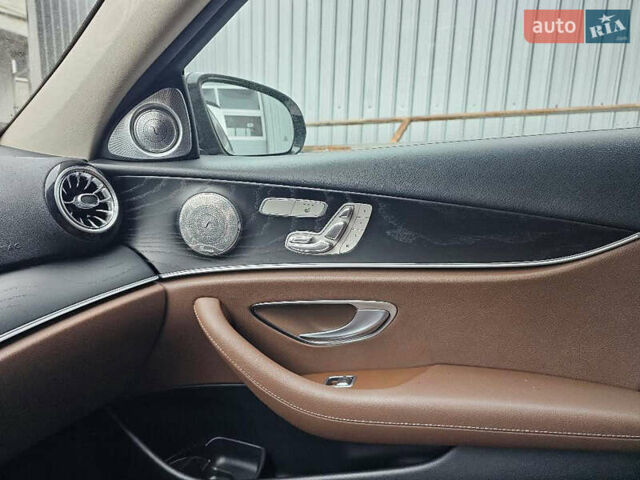 Белый Мерседес Е-Класс, объемом двигателя 1.95 л и пробегом 191 тыс. км за 30000 $, фото 9 на Automoto.ua