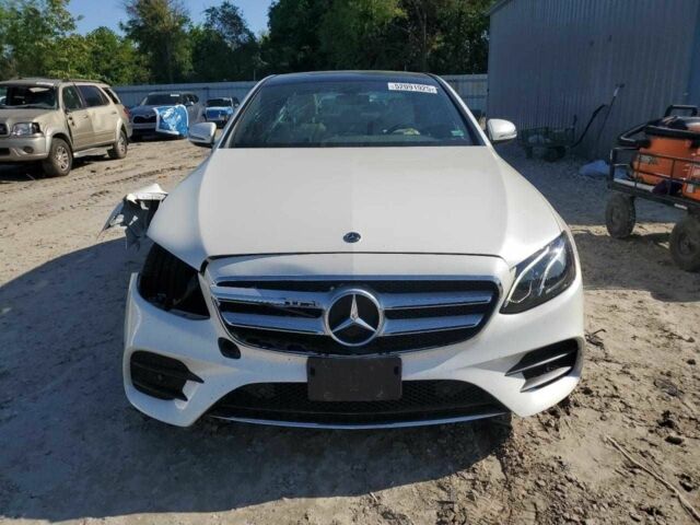 Белый Мерседес Е-Класс, объемом двигателя 2 л и пробегом 18 тыс. км за 9400 $, фото 4 на Automoto.ua