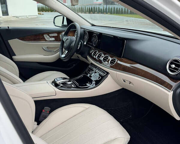 Белый Мерседес Е-Класс, объемом двигателя 1.99 л и пробегом 121 тыс. км за 25000 $, фото 14 на Automoto.ua