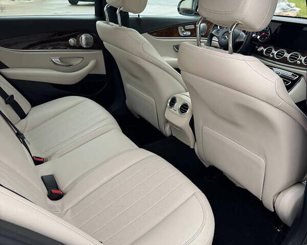 Белый Мерседес Е-Класс, объемом двигателя 1.99 л и пробегом 121 тыс. км за 25000 $, фото 16 на Automoto.ua