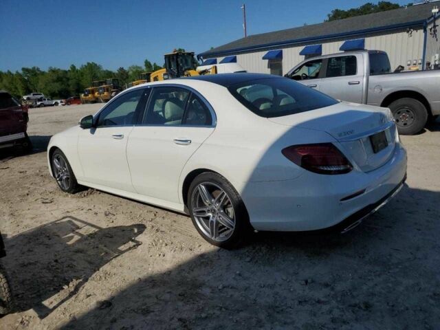 Белый Мерседес Е-Класс, объемом двигателя 2 л и пробегом 18 тыс. км за 9400 $, фото 1 на Automoto.ua