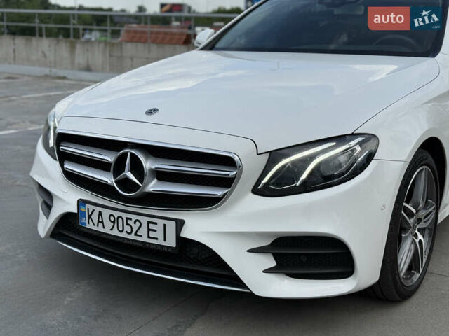 Белый Мерседес Е-Класс, объемом двигателя 1.6 л и пробегом 43 тыс. км за 35900 $, фото 3 на Automoto.ua