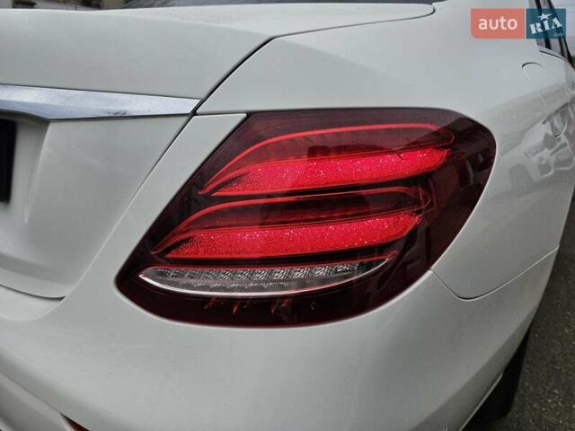 Белый Мерседес Е-Класс, объемом двигателя 2.2 л и пробегом 207 тыс. км за 25000 $, фото 41 на Automoto.ua