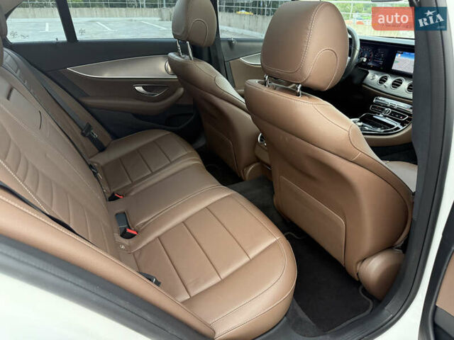 Белый Мерседес Е-Класс, объемом двигателя 1.6 л и пробегом 43 тыс. км за 35900 $, фото 17 на Automoto.ua