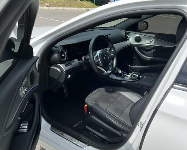 Белый Мерседес Е-Класс, объемом двигателя 1.6 л и пробегом 85 тыс. км за 34000 $, фото 16 на Automoto.ua