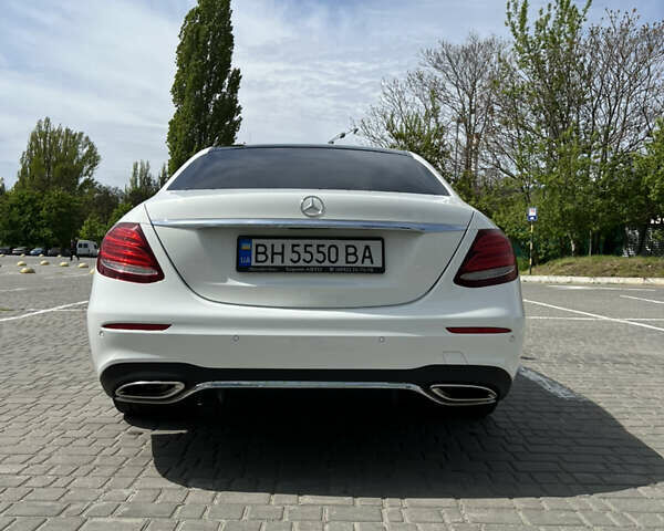 Белый Мерседес Е-Класс, объемом двигателя 1.6 л и пробегом 85 тыс. км за 34000 $, фото 6 на Automoto.ua