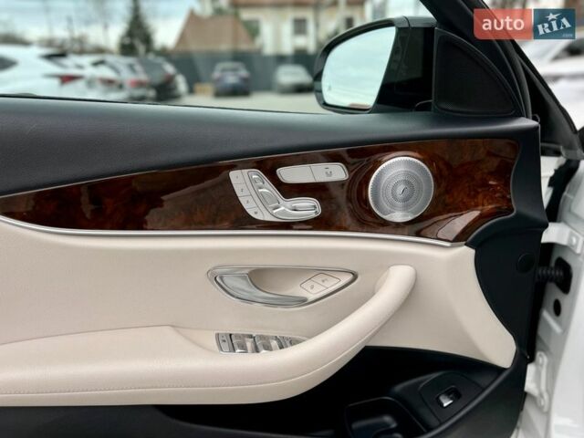 Белый Мерседес Е-Класс, объемом двигателя 2 л и пробегом 100 тыс. км за 35900 $, фото 28 на Automoto.ua