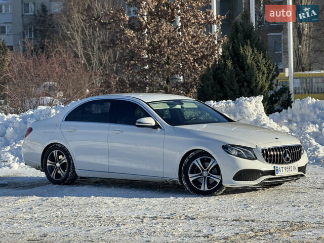 Белый Мерседес Е-Класс, объемом двигателя 1.95 л и пробегом 70 тыс. км за 31999 $, фото 2 на Automoto.ua