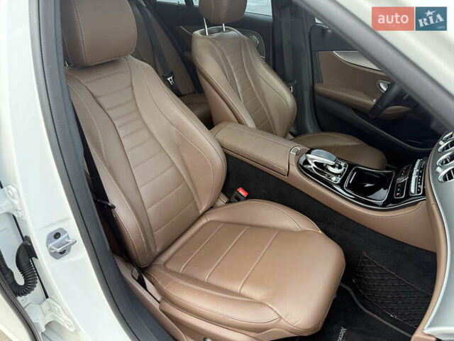 Белый Мерседес Е-Класс, объемом двигателя 1.6 л и пробегом 43 тыс. км за 35900 $, фото 20 на Automoto.ua