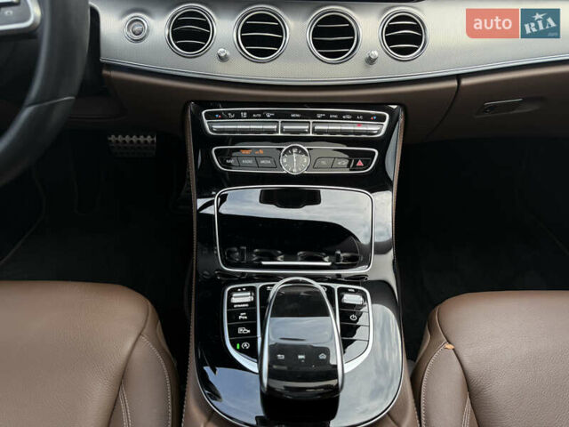 Белый Мерседес Е-Класс, объемом двигателя 1.6 л и пробегом 43 тыс. км за 35900 $, фото 13 на Automoto.ua