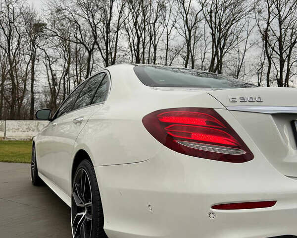 Белый Мерседес Е-Класс, объемом двигателя 1.99 л и пробегом 121 тыс. км за 25000 $, фото 9 на Automoto.ua