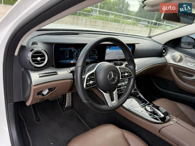 Белый Мерседес Е-Класс, объемом двигателя 1.6 л и пробегом 43 тыс. км за 35900 $, фото 23 на Automoto.ua