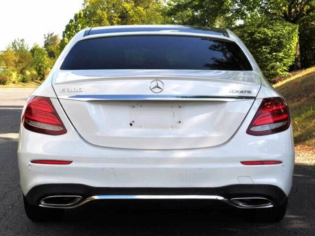 Білий Мерседес Е-Клас, об'ємом двигуна 2 л та пробігом 32 тис. км за 7600 $, фото 4 на Automoto.ua