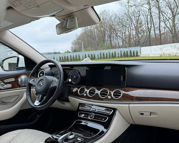 Белый Мерседес Е-Класс, объемом двигателя 1.99 л и пробегом 121 тыс. км за 25000 $, фото 11 на Automoto.ua