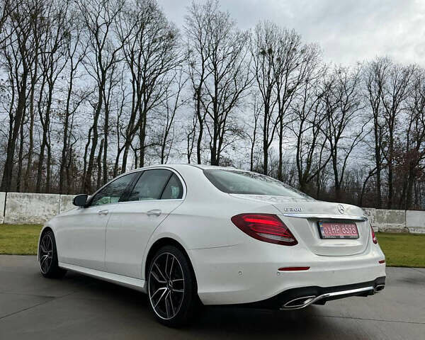 Белый Мерседес Е-Класс, объемом двигателя 1.99 л и пробегом 121 тыс. км за 25000 $, фото 8 на Automoto.ua