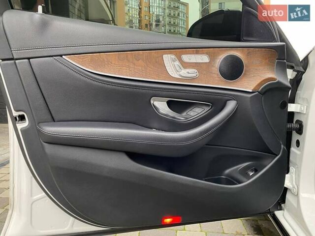 Белый Мерседес Е-Класс, объемом двигателя 2 л и пробегом 213 тыс. км за 29900 $, фото 45 на Automoto.ua