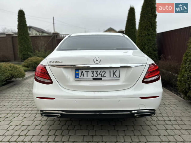 Белый Мерседес Е-Класс, объемом двигателя 1.9 л и пробегом 145 тыс. км за 32700 $, фото 3 на Automoto.ua