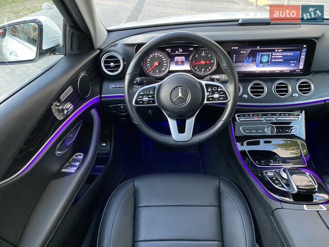 Белый Мерседес Е-Класс, объемом двигателя 2 л и пробегом 109 тыс. км за 33000 $, фото 65 на Automoto.ua