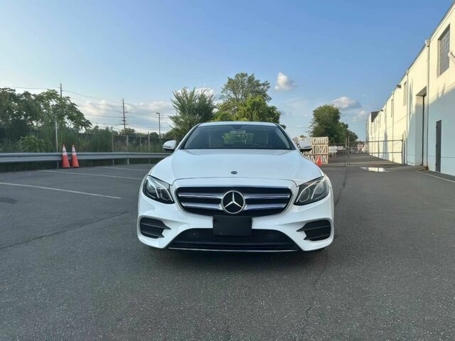 Белый Мерседес Е-Класс, объемом двигателя 2 л и пробегом 50 тыс. км за 12000 $, фото 1 на Automoto.ua