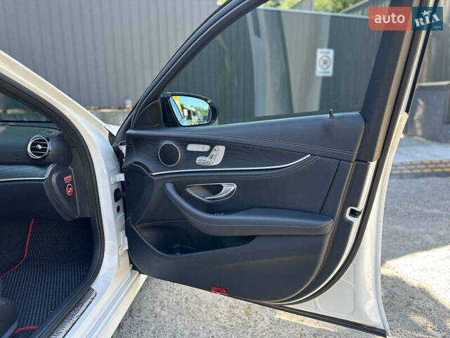 Белый Мерседес Е-Класс, объемом двигателя 1.95 л и пробегом 121 тыс. км за 43500 $, фото 53 на Automoto.ua