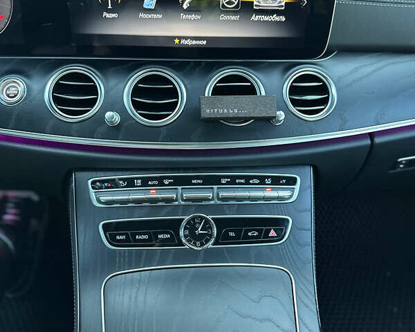 Белый Мерседес Е-Класс, объемом двигателя 1.95 л и пробегом 121 тыс. км за 43500 $, фото 64 на Automoto.ua