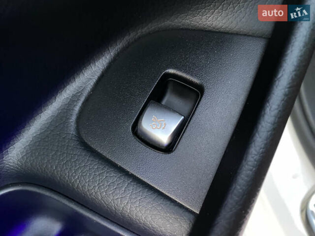 Белый Мерседес Е-Класс, объемом двигателя 2 л и пробегом 109 тыс. км за 33200 $, фото 83 на Automoto.ua