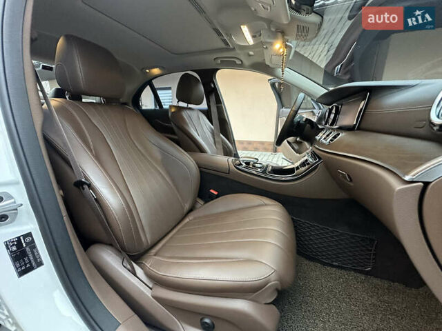 Белый Мерседес Е-Класс, объемом двигателя 1.9 л и пробегом 145 тыс. км за 32700 $, фото 13 на Automoto.ua