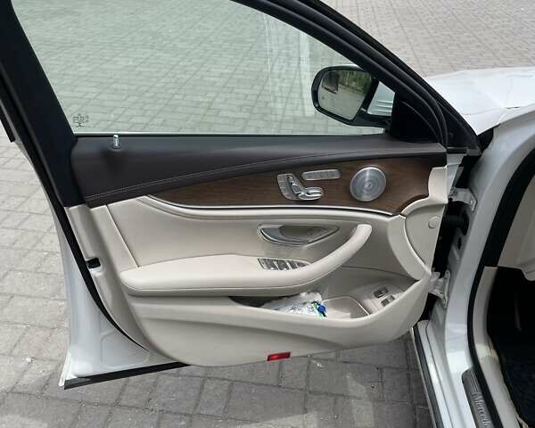 Белый Мерседес Е-Класс, объемом двигателя 1.99 л и пробегом 74 тыс. км за 39900 $, фото 14 на Automoto.ua