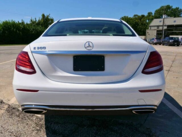 Мерседес Е-Клас 2019 у Кривому Розі на Automoto.ua Білий Мерседес Е-Клас, об'ємом двигуна 2 л та пробігом 31 тис. км за 16900 $, фото 5 на Automoto.ua