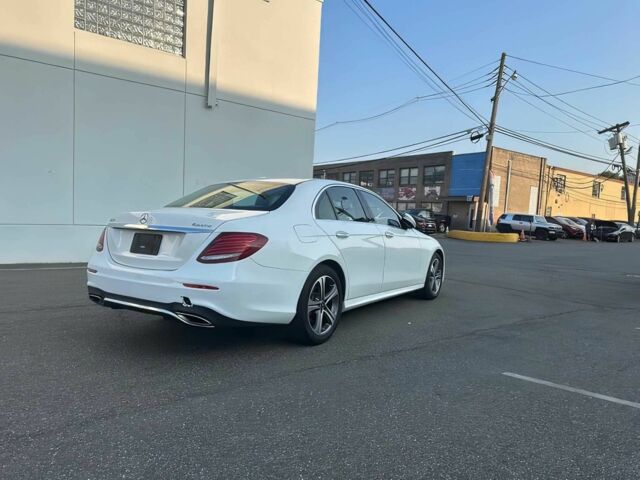 Белый Мерседес Е-Класс, объемом двигателя 2 л и пробегом 50 тыс. км за 12000 $, фото 4 на Automoto.ua