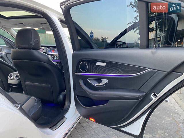 Белый Мерседес Е-Класс, объемом двигателя 2 л и пробегом 109 тыс. км за 33200 $, фото 34 на Automoto.ua