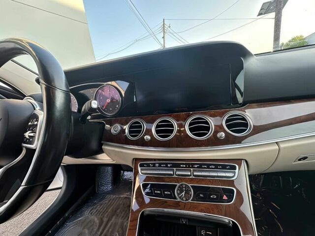 Белый Мерседес Е-Класс, объемом двигателя 2 л и пробегом 50 тыс. км за 12000 $, фото 10 на Automoto.ua