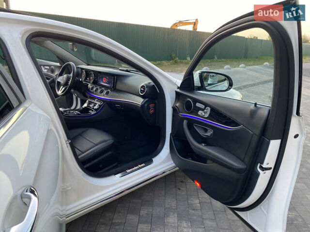 Белый Мерседес Е-Класс, объемом двигателя 2 л и пробегом 109 тыс. км за 33200 $, фото 35 на Automoto.ua