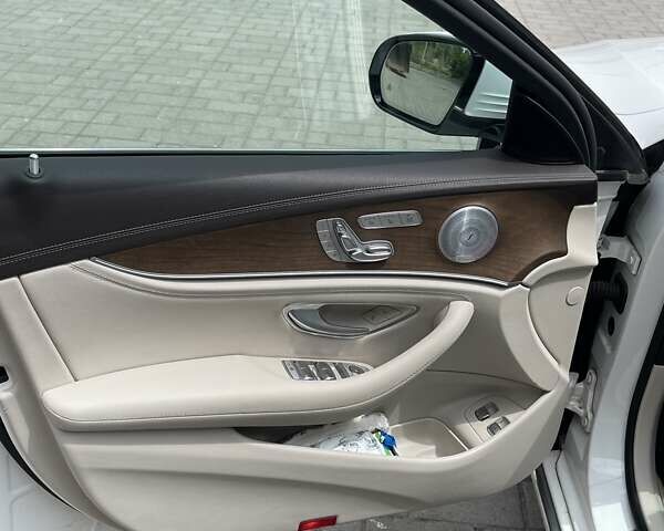 Белый Мерседес Е-Класс, объемом двигателя 1.99 л и пробегом 74 тыс. км за 39900 $, фото 12 на Automoto.ua