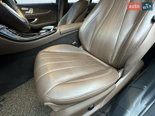 Белый Мерседес Е-Класс, объемом двигателя 1.9 л и пробегом 145 тыс. км за 32700 $, фото 17 на Automoto.ua