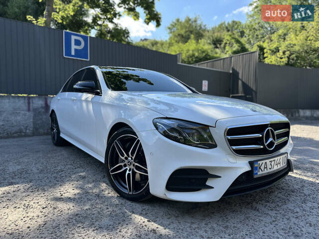 Белый Мерседес Е-Класс, объемом двигателя 1.95 л и пробегом 121 тыс. км за 43500 $, фото 3 на Automoto.ua