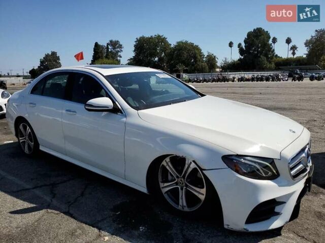Мерседес Е-Класс 2019 в Львове на Automoto.ua Белый Мерседес Е-Класс, объемом двигателя 1.99 л и пробегом 85 тыс. км за 11000 $, фото 3 на Automoto.ua
