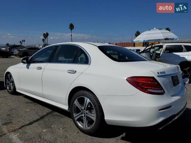 Мерседес Е-Класс 2019 в Львове на Automoto.ua Белый Мерседес Е-Класс, объемом двигателя 1.99 л и пробегом 85 тыс. км за 11000 $, фото 1 на Automoto.ua