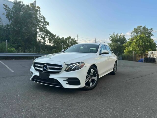 Белый Мерседес Е-Класс, объемом двигателя 2 л и пробегом 50 тыс. км за 12000 $, фото 2 на Automoto.ua