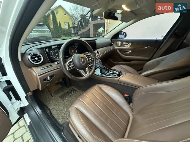 Белый Мерседес Е-Класс, объемом двигателя 1.9 л и пробегом 145 тыс. км за 32700 $, фото 16 на Automoto.ua