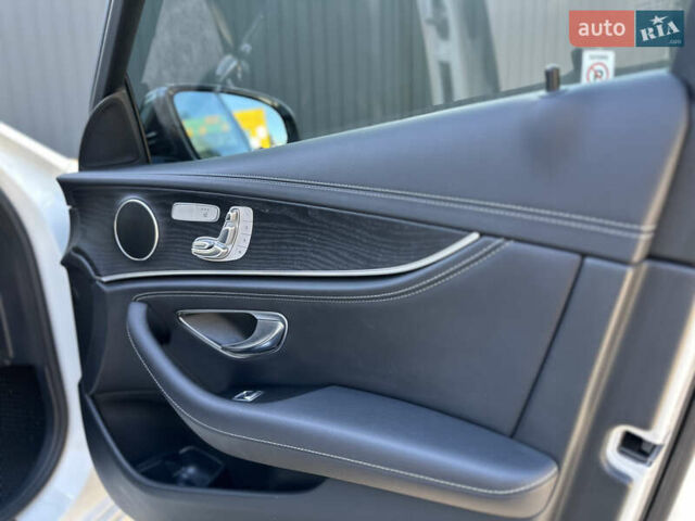 Белый Мерседес Е-Класс, объемом двигателя 1.95 л и пробегом 121 тыс. км за 43500 $, фото 54 на Automoto.ua