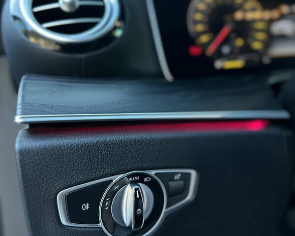 Белый Мерседес Е-Класс, объемом двигателя 1.95 л и пробегом 121 тыс. км за 43500 $, фото 67 на Automoto.ua