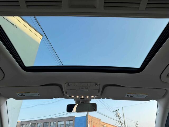 Белый Мерседес Е-Класс, объемом двигателя 2 л и пробегом 50 тыс. км за 12000 $, фото 11 на Automoto.ua